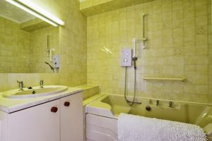 BATHROOM- click for photo gallery